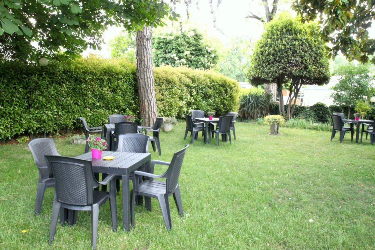 בולוניה Hotel Villa Azzurra מראה חיצוני תמונה